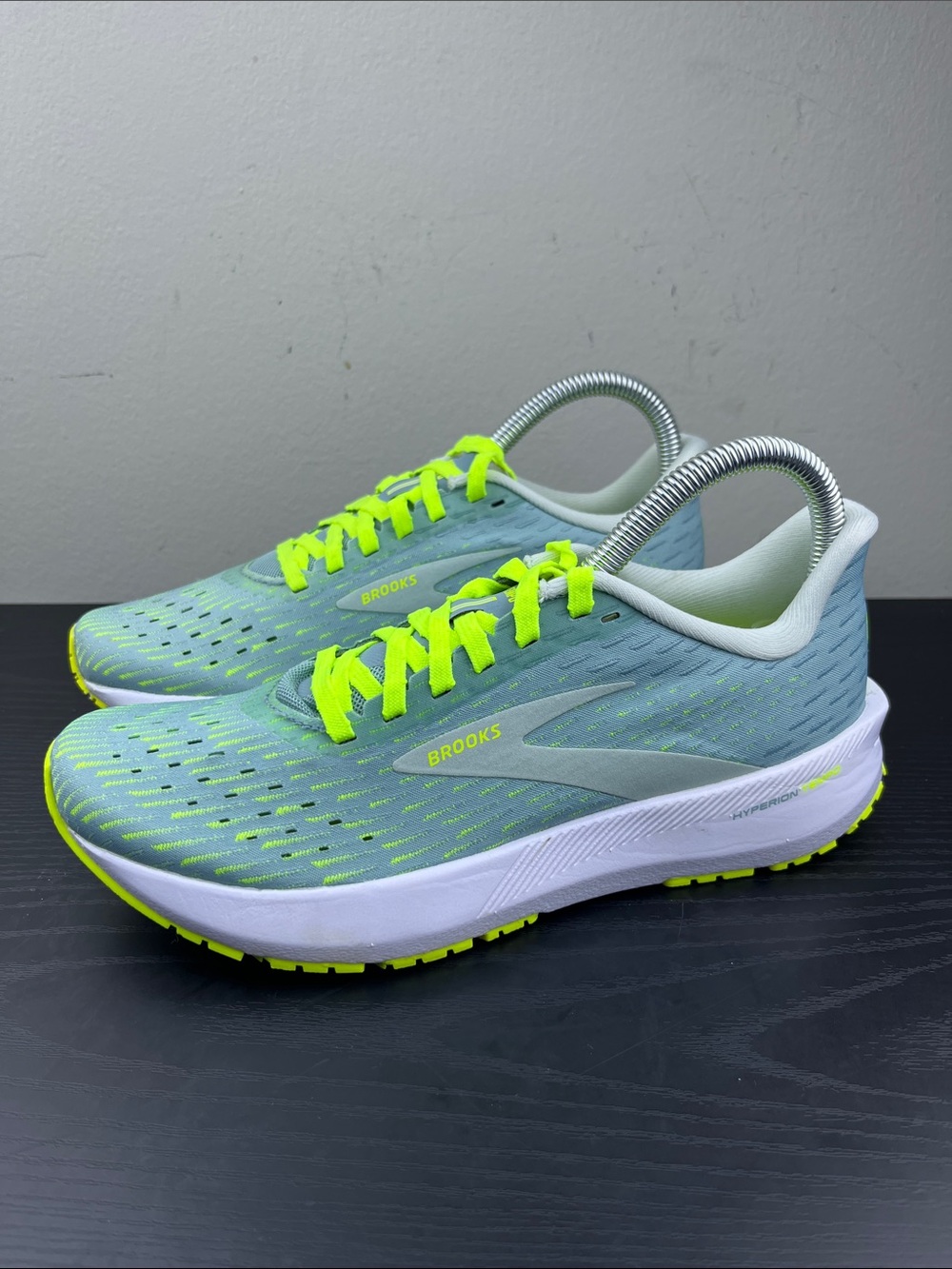 Brooks Hyperion Tempo Running Shoes Green Yellow Women's Size 6.5 - Picture 3 of 11